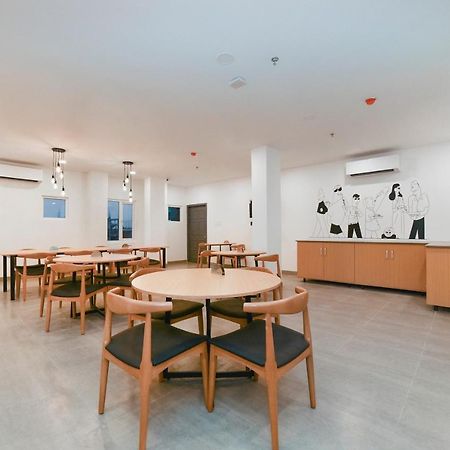 Vaccinated Staff- Oyo Townhouse 384 Nk Hotels Dispur Eksteriør bilde