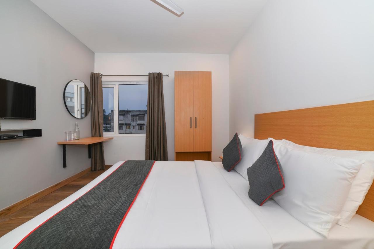 Vaccinated Staff- Oyo Townhouse 384 Nk Hotels Dispur Eksteriør bilde