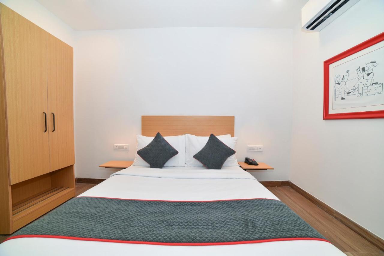 Vaccinated Staff- Oyo Townhouse 384 Nk Hotels Dispur Eksteriør bilde