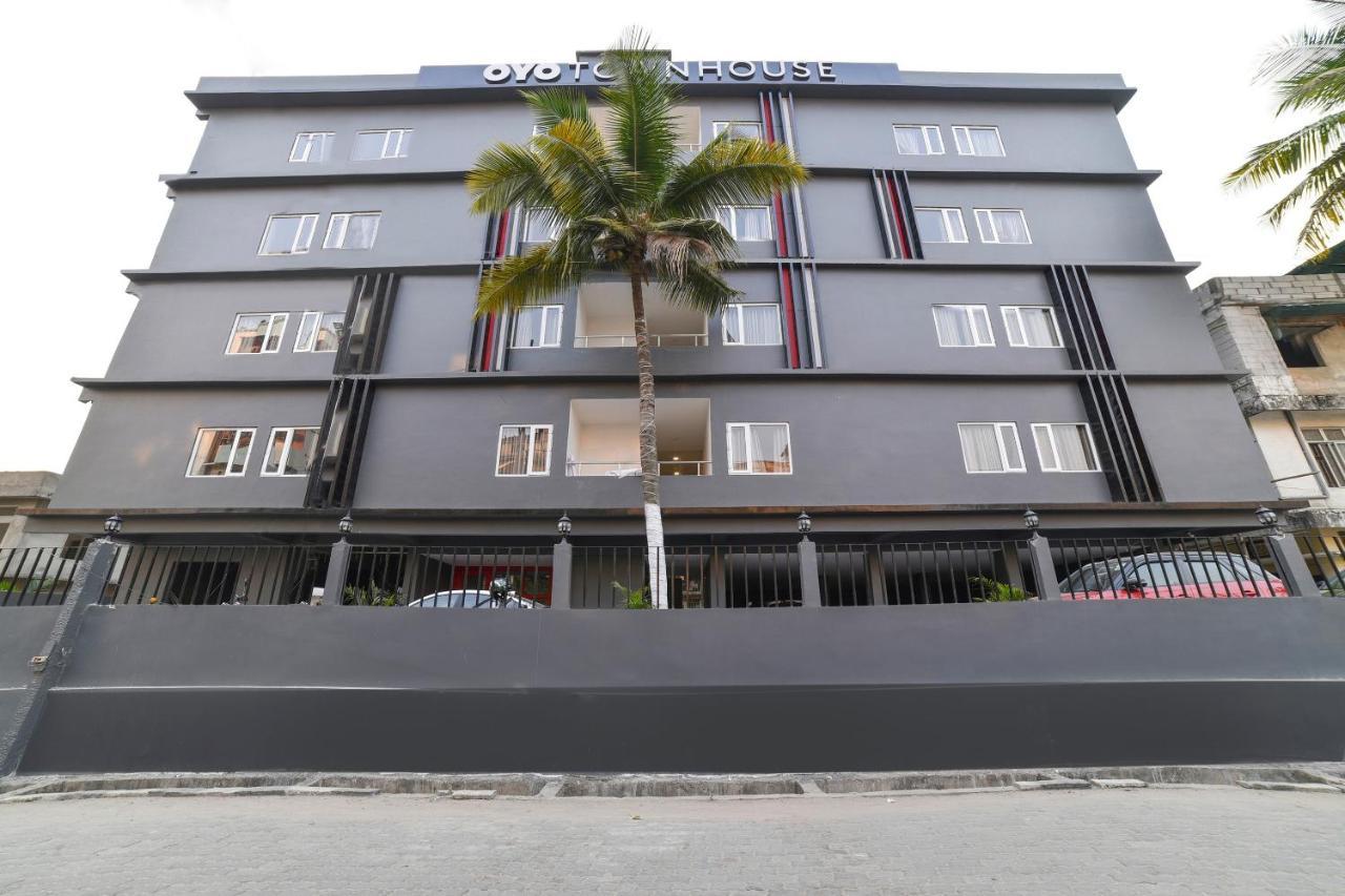 Vaccinated Staff- Oyo Townhouse 384 Nk Hotels Dispur Eksteriør bilde