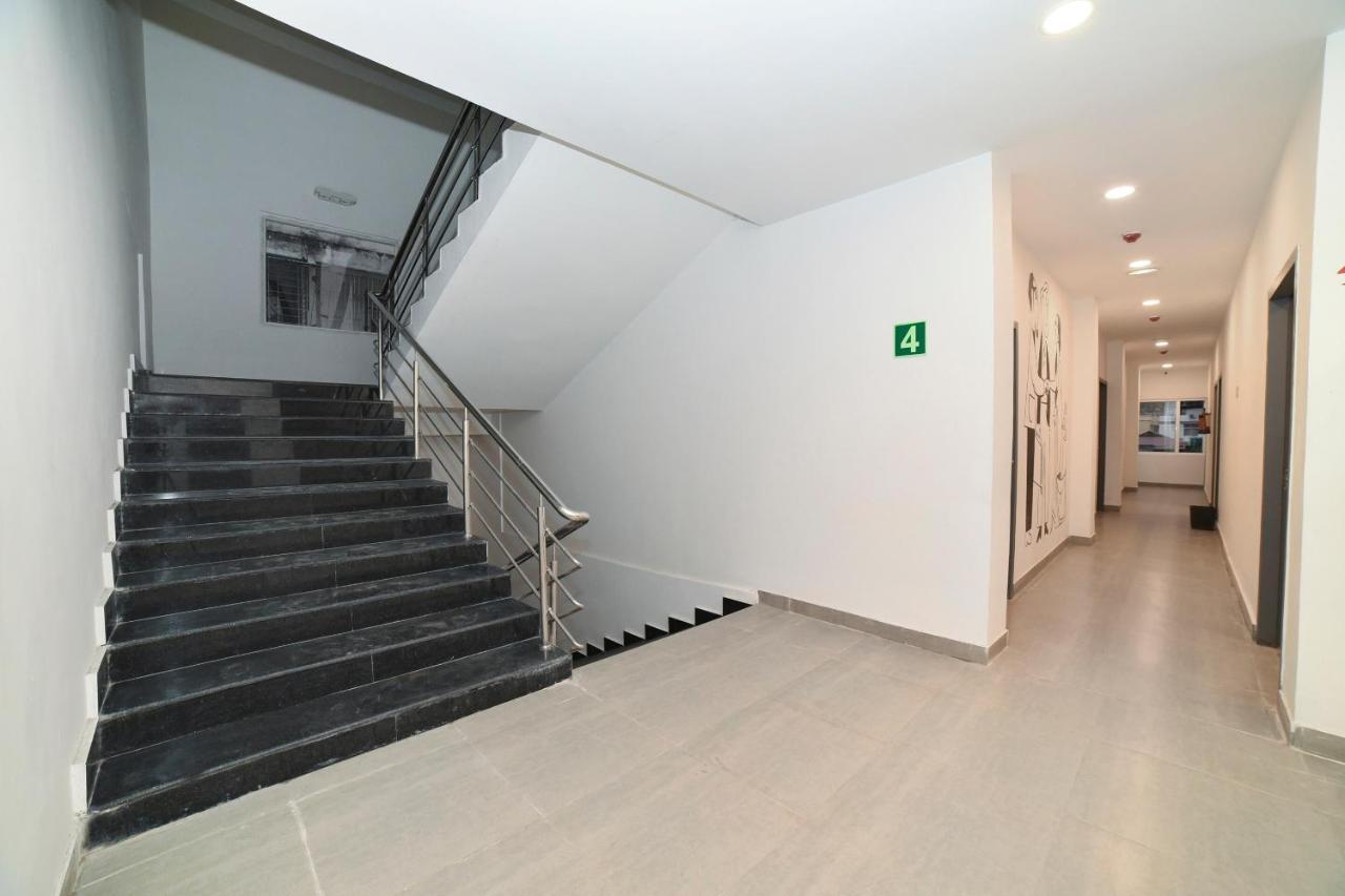 Vaccinated Staff- Oyo Townhouse 384 Nk Hotels Dispur Eksteriør bilde